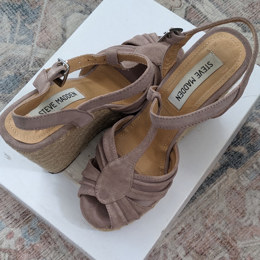 Steve Madden Mammbow Blush Suede Wedges